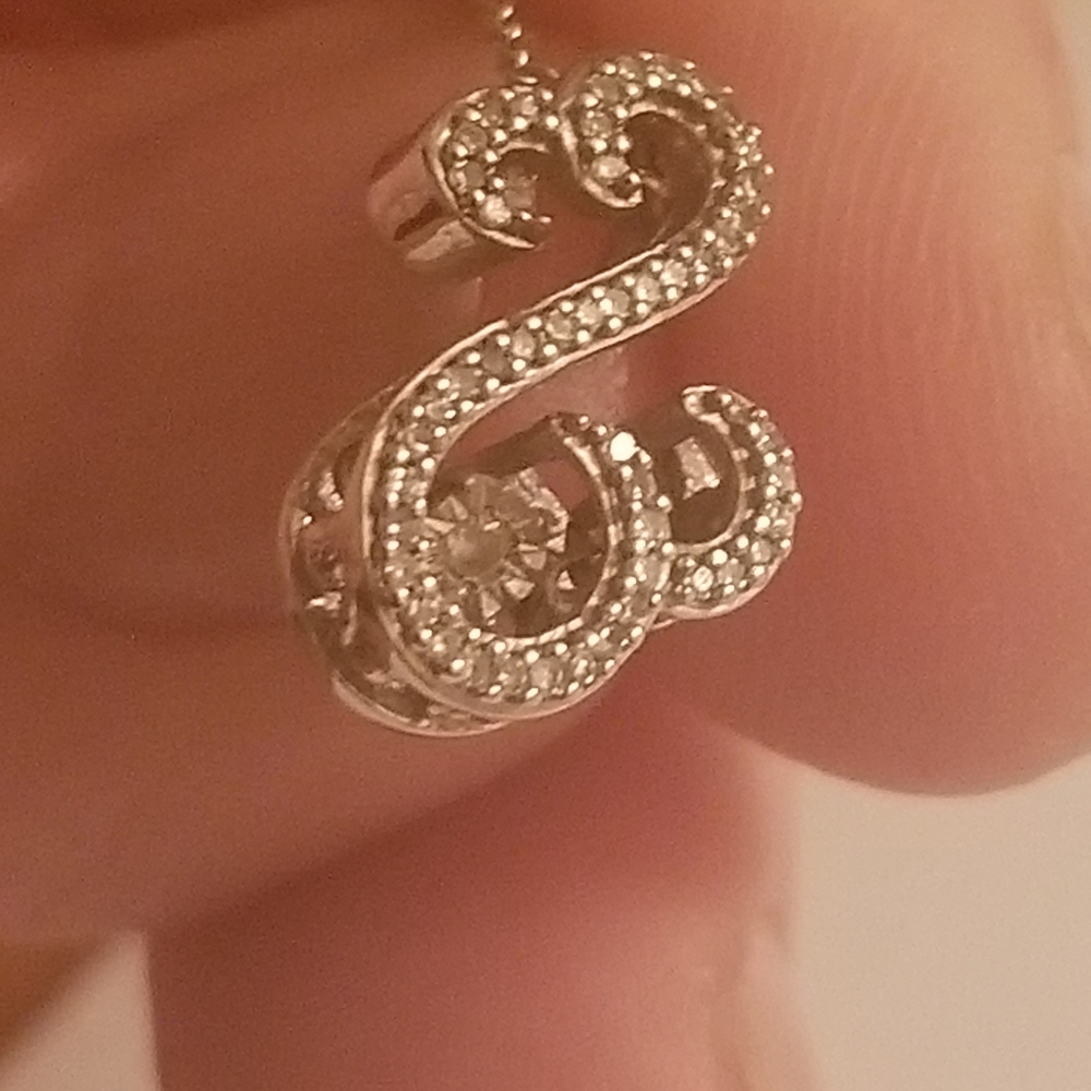 White gold.and diamond necklace with box